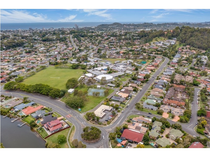 2 Saffron Street, Elanora QLD 4221