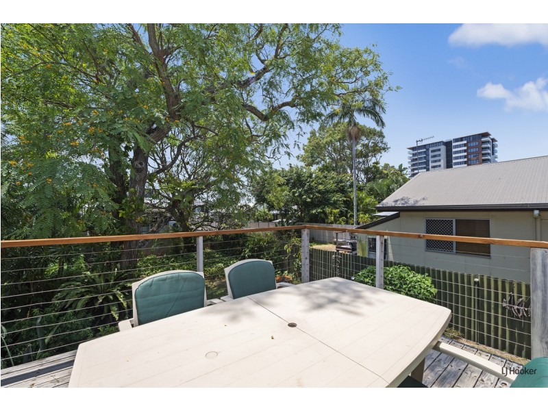 33 Sixth Avenue, Palm Beach QLD 4221