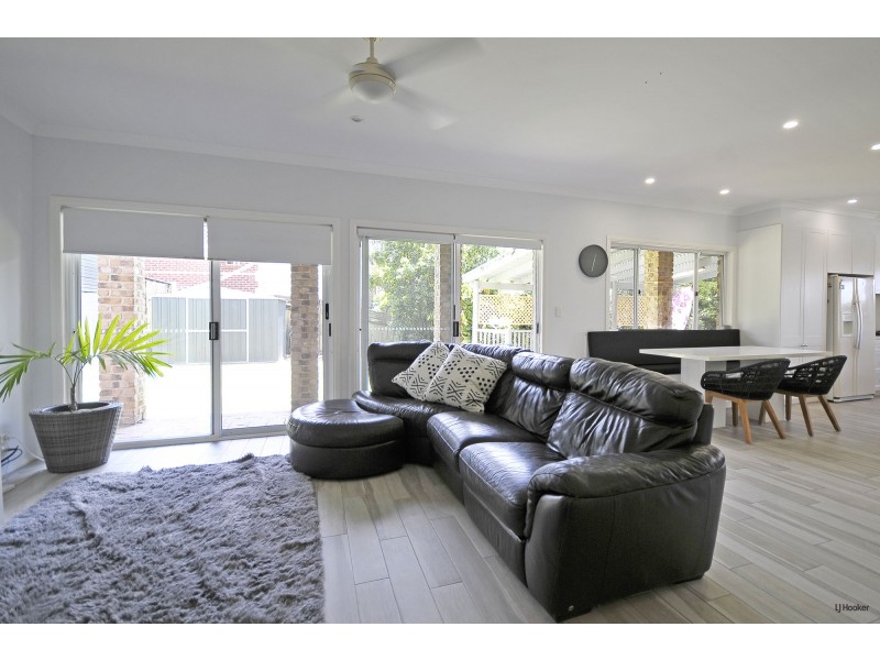 21 Robinson Place, Currumbin Waters QLD 4223