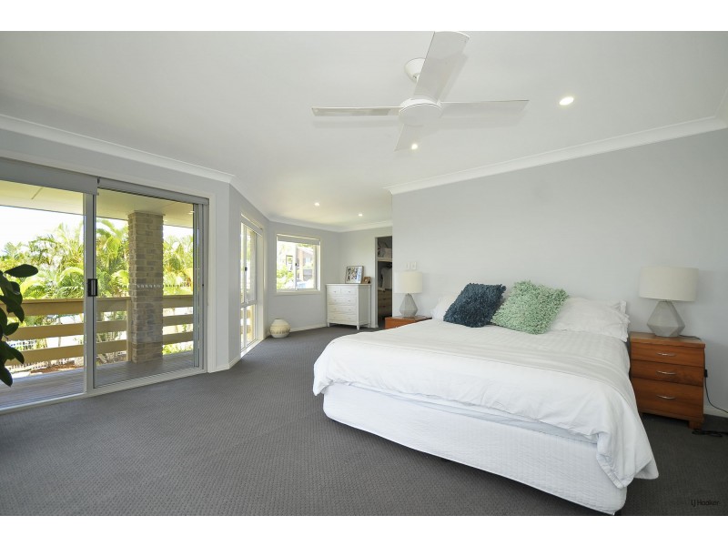 21 Robinson Place, Currumbin Waters QLD 4223