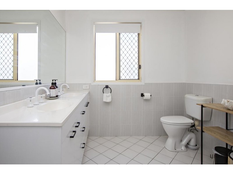 1/4 Twenty Sixth Avenue, Palm Beach QLD 4221