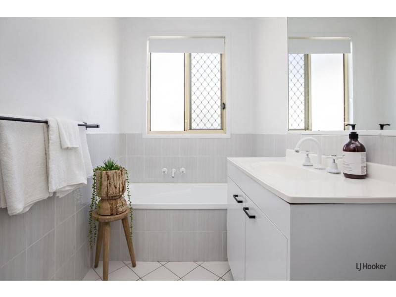 1/4 Twenty Sixth Avenue, Palm Beach QLD 4221