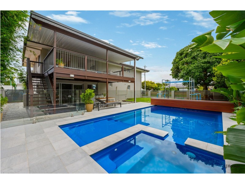 37 Seventh Avenue, Palm Beach QLD 4221