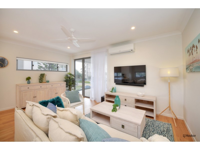 2/4 Twenty Seventh Avenue, Palm Beach QLD 4221