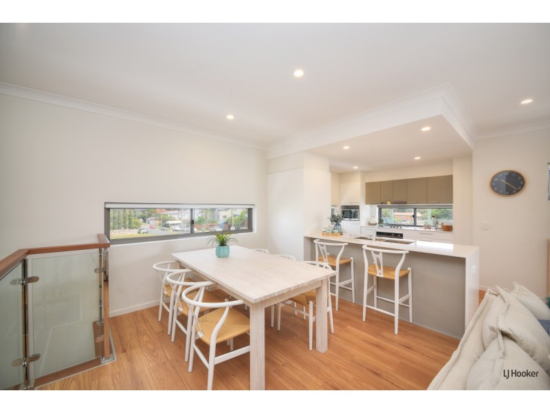 2/4 Twenty Seventh Avenue, Palm Beach QLD 4221