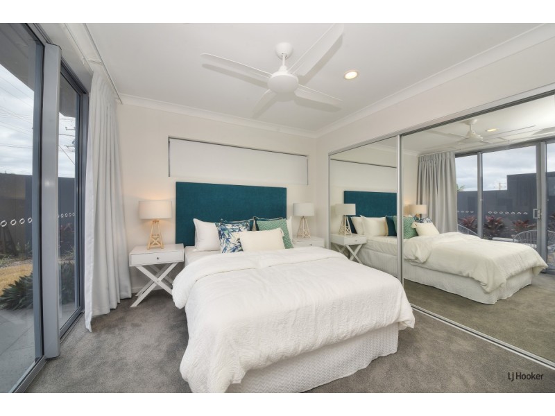 2/4 Twenty Seventh Avenue, Palm Beach QLD 4221