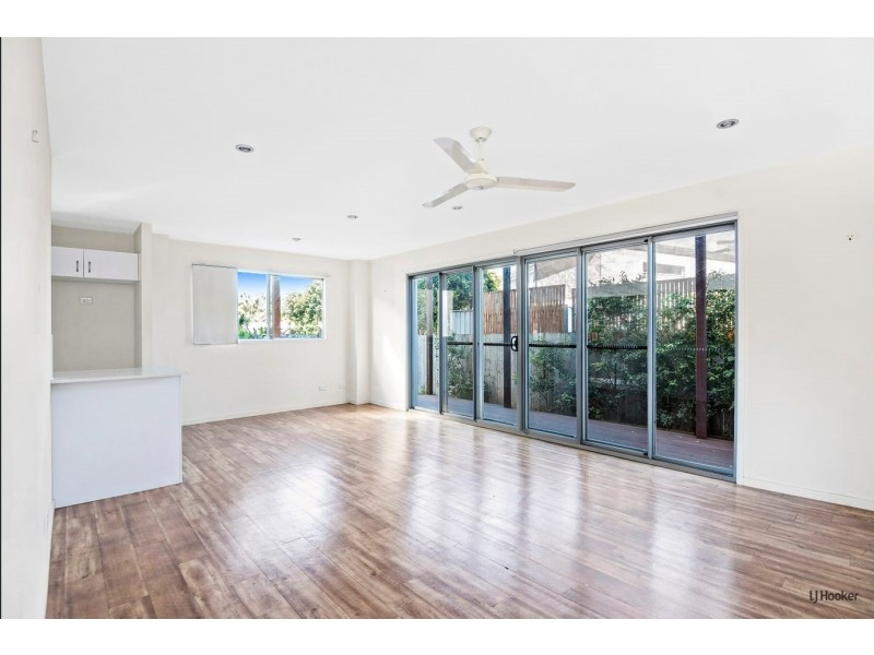 2/12 Molucca Avenue, Palm Beach QLD 4221