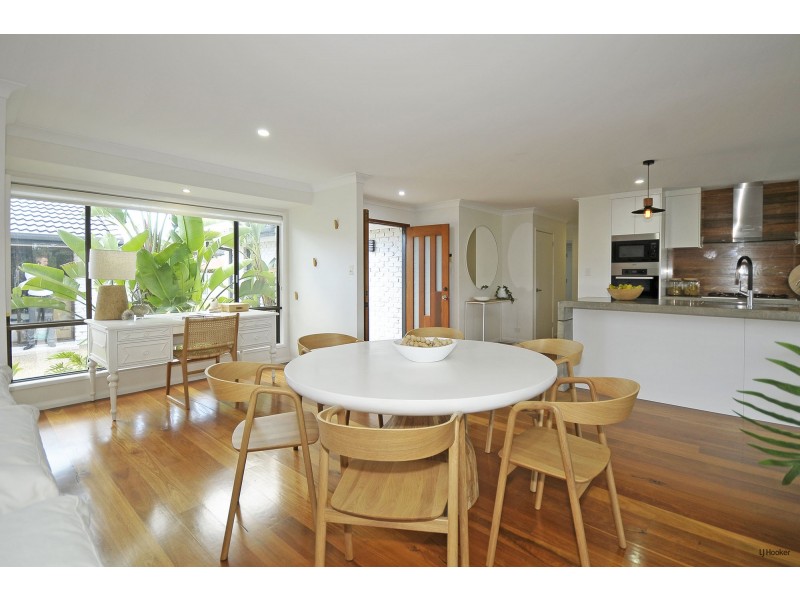 23 Kentia Court, Elanora QLD 4221