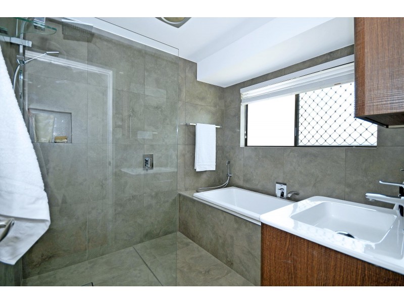 23 Kentia Court, Elanora QLD 4221