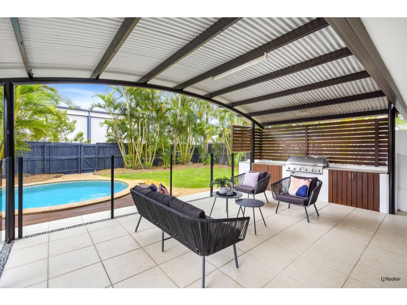 4 Rattan Court, Elanora QLD 4221