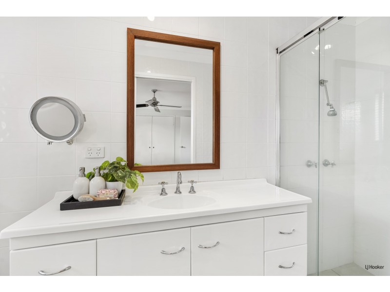 4 Rattan Court, Elanora QLD 4221