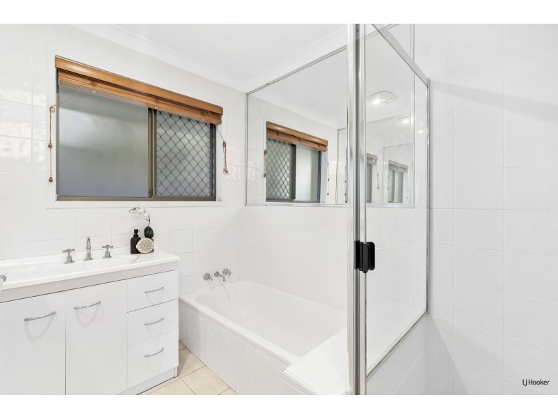 4 Rattan Court, Elanora QLD 4221