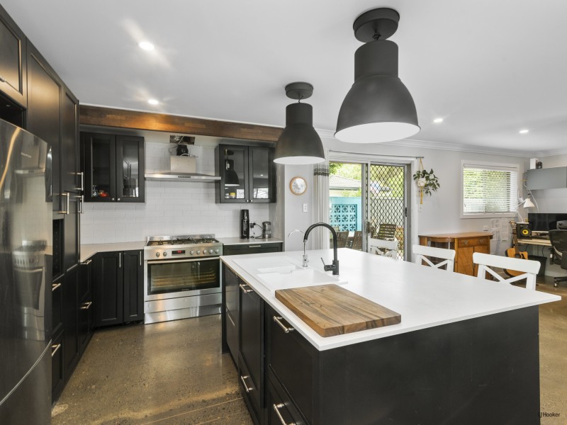 2 Guyra Avenue, Burleigh Heads QLD 4220