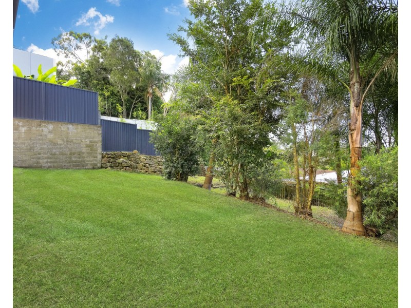 5 Larentia Street, Currumbin Waters QLD 4223