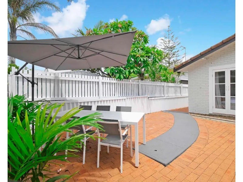 2/26 Third Avenue, Palm Beach QLD 4221