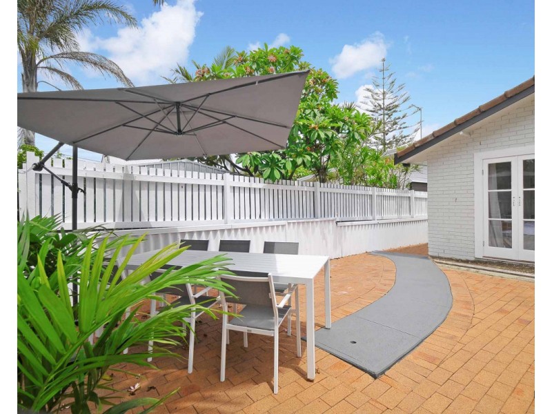 2/26 Third Avenue, Palm Beach QLD 4221