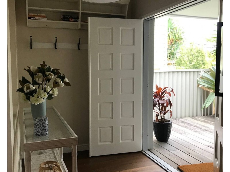 22 Sixth Avenue, Palm Beach QLD 4221