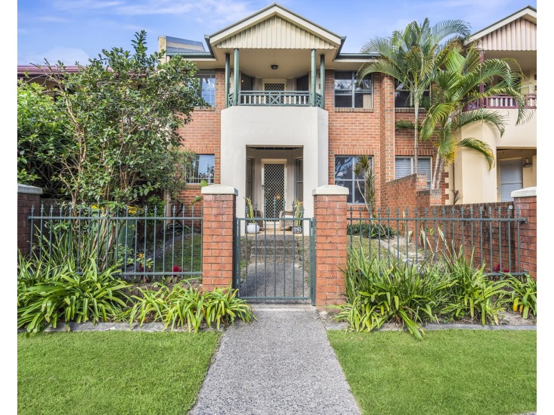 21/18 Tallebudgera Creek Road, Burleigh Heads QLD 4220