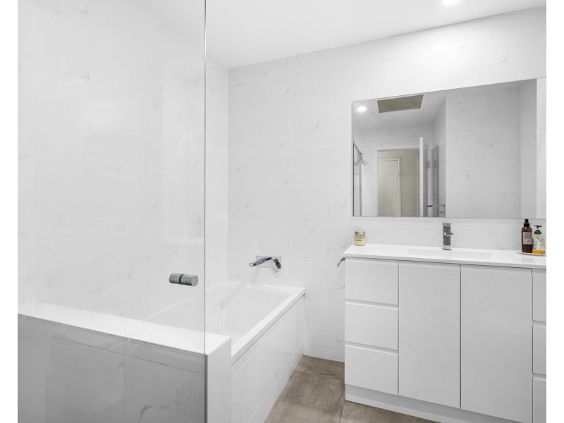 21/18 Tallebudgera Creek Road, Burleigh Heads QLD 4220