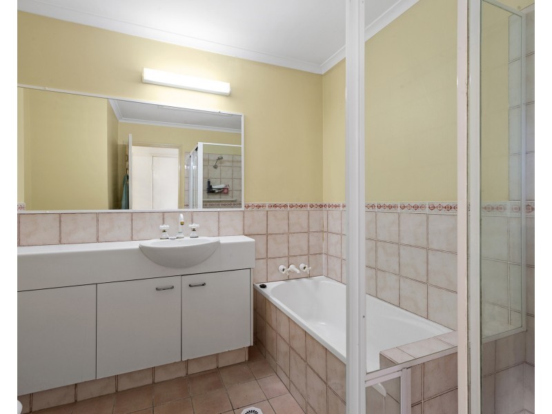 1/18 Tallebudgera Creek Road, Burleigh Heads QLD 4220