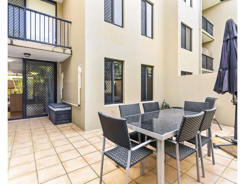 2/4 Mawarra Street, Palm Beach QLD 4221