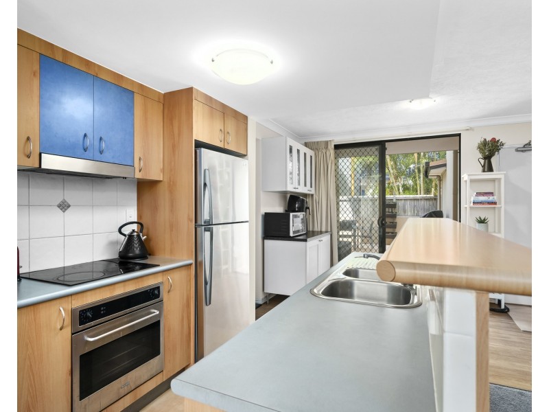 2/4 Mawarra Street, Palm Beach QLD 4221