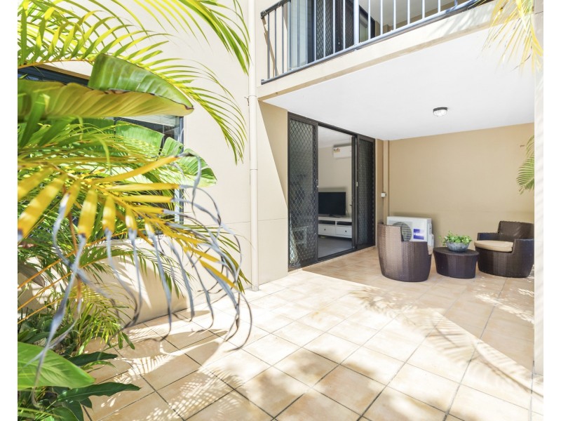 2/4 Mawarra Street, Palm Beach QLD 4221