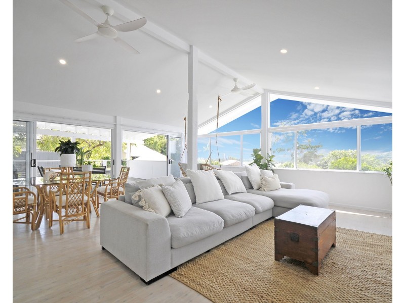 16 Larentia Street, Currumbin Waters QLD 4223