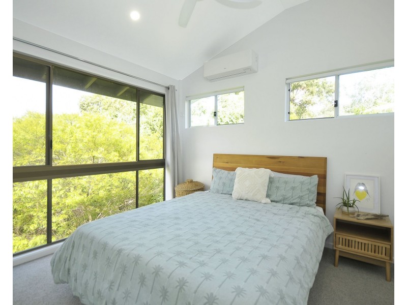 16 Larentia Street, Currumbin Waters QLD 4223