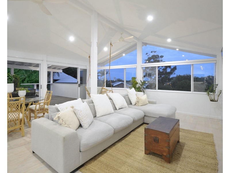 16 Larentia Street, Currumbin Waters QLD 4223