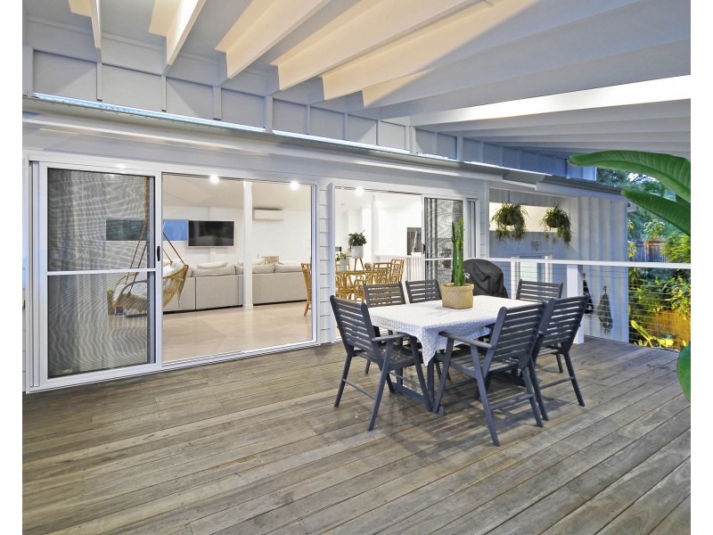 16 Larentia Street, Currumbin Waters QLD 4223