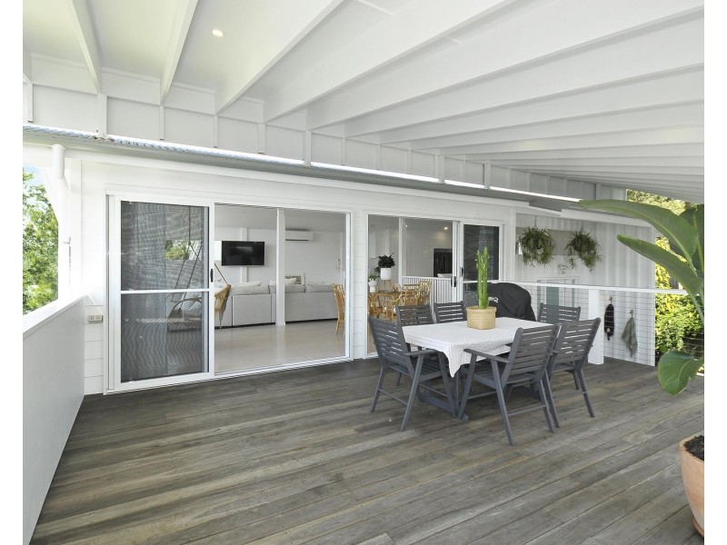 16 Larentia Street, Currumbin Waters QLD 4223