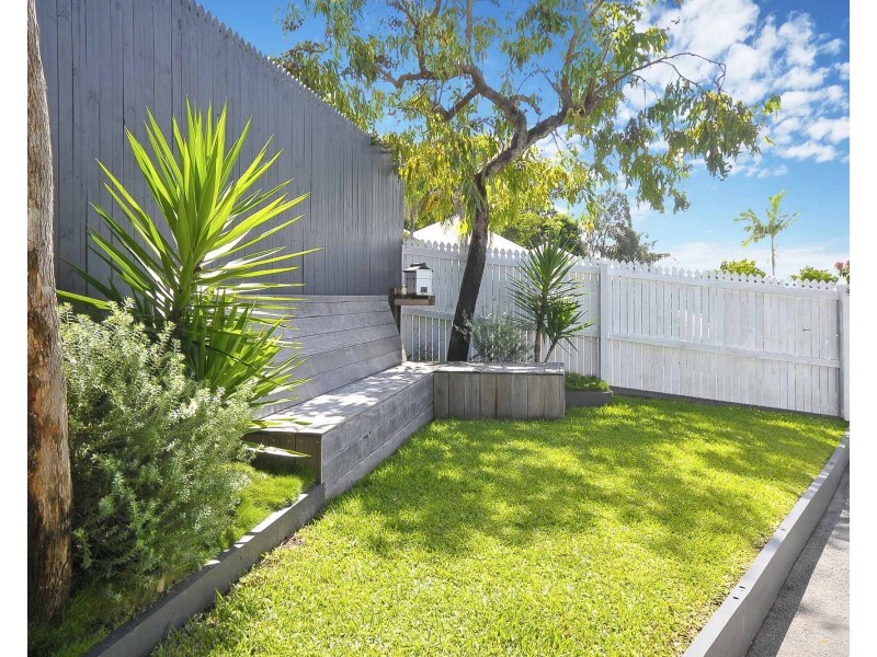 16 Larentia Street, Currumbin Waters QLD 4223