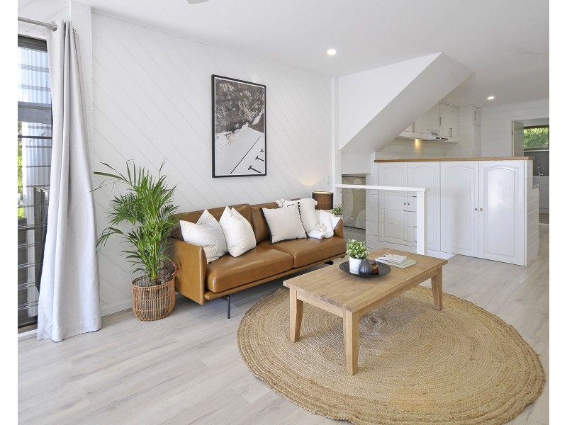 16 Larentia Street, Currumbin Waters QLD 4223