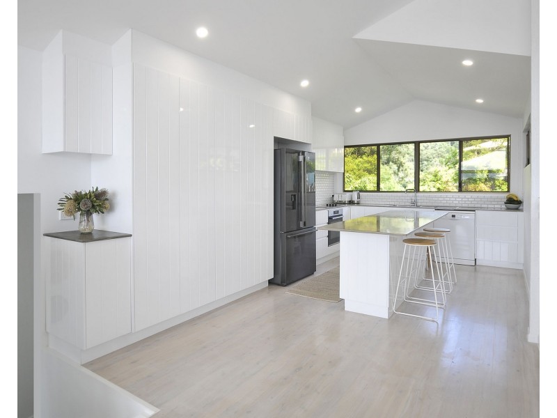16 Larentia Street, Currumbin Waters QLD 4223