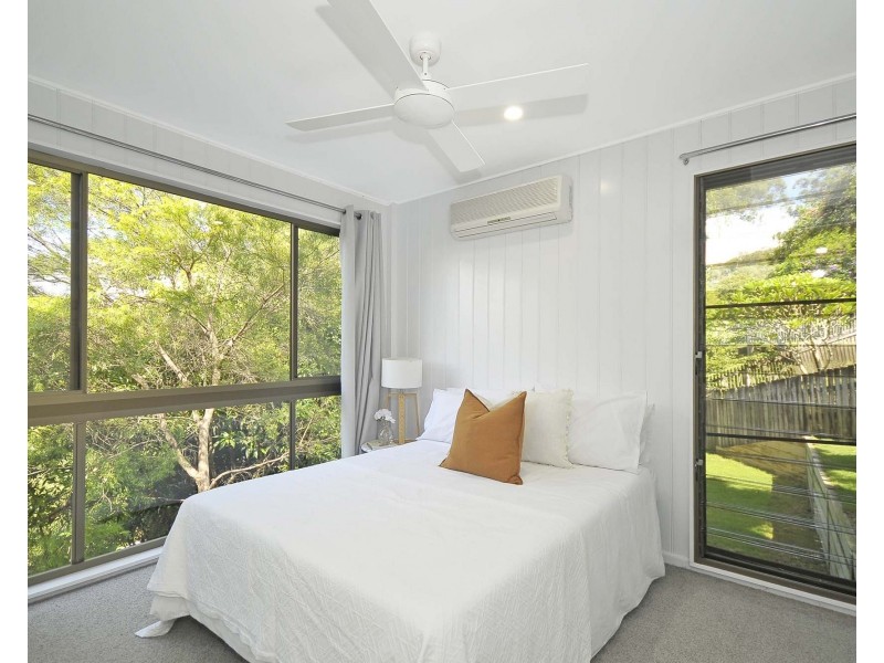 16 Larentia Street, Currumbin Waters QLD 4223