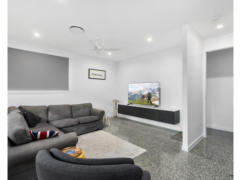 2/7 Morotai Avenue, Palm Beach QLD 4221