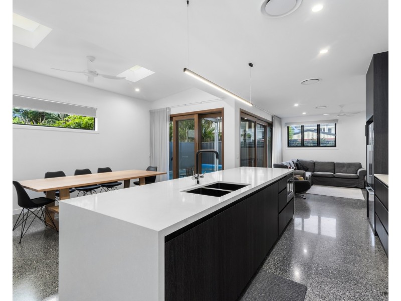 2/7 Morotai Avenue, Palm Beach QLD 4221