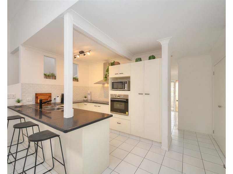 11/154 Currumbin Creek Road, Currumbin Waters QLD 4223