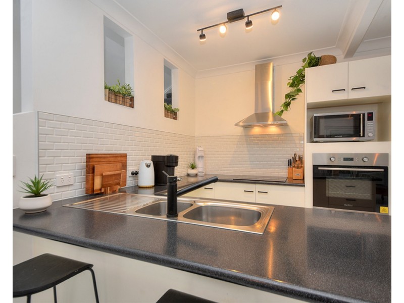 11/154 Currumbin Creek Road, Currumbin Waters QLD 4223