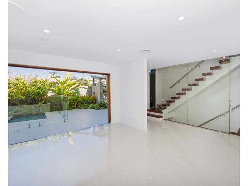 1/67 Stapylton Street, Coolangatta QLD 4225