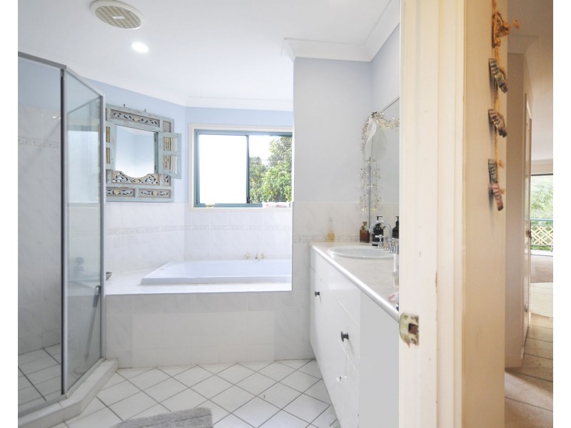 20 Hydrilla Court, Elanora QLD 4221