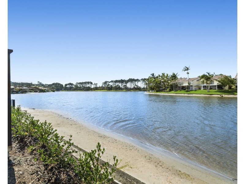 37 Murtha Drive, Elanora QLD 4221