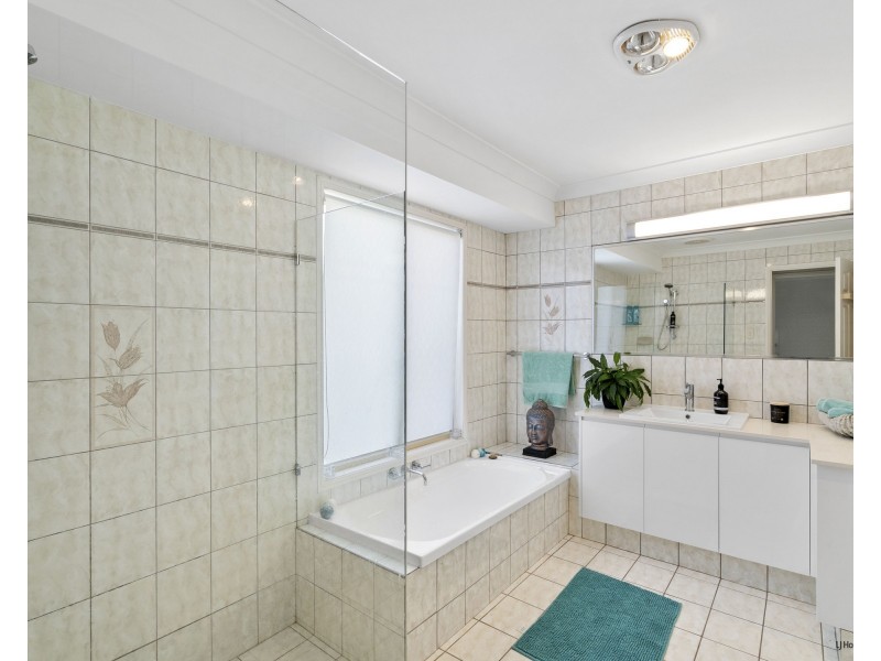 37 Murtha Drive, Elanora QLD 4221