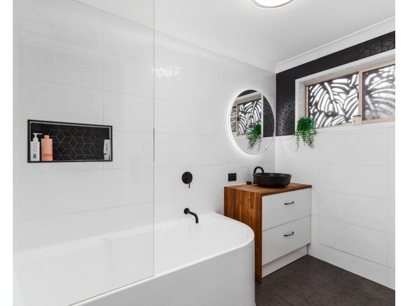 4 Sawtell Drive, Currumbin Waters QLD 4223