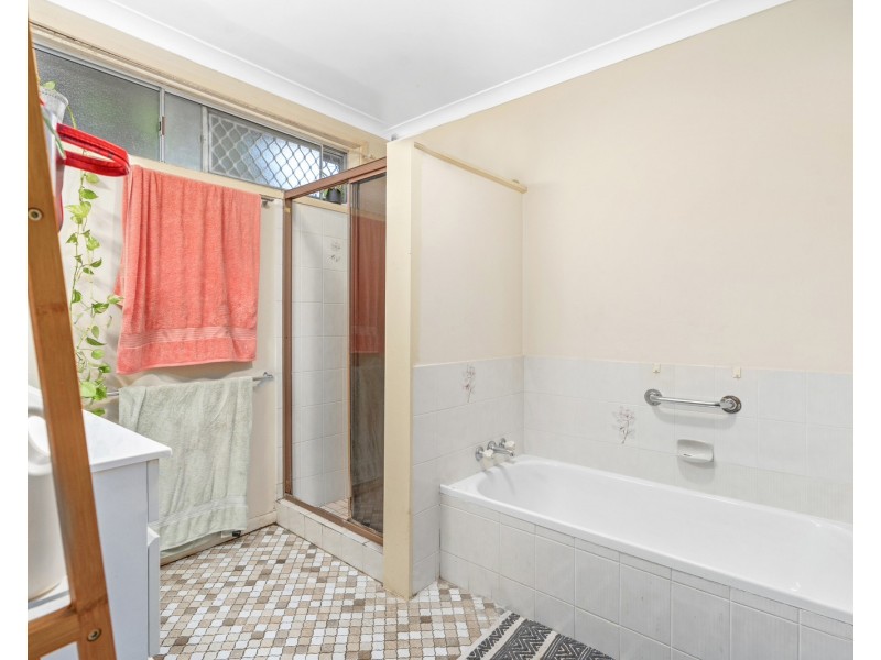33 Laguna Avenue, Palm Beach QLD 4221