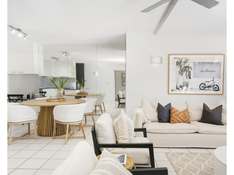 2/828 Pacific Parade, Currumbin QLD 4223