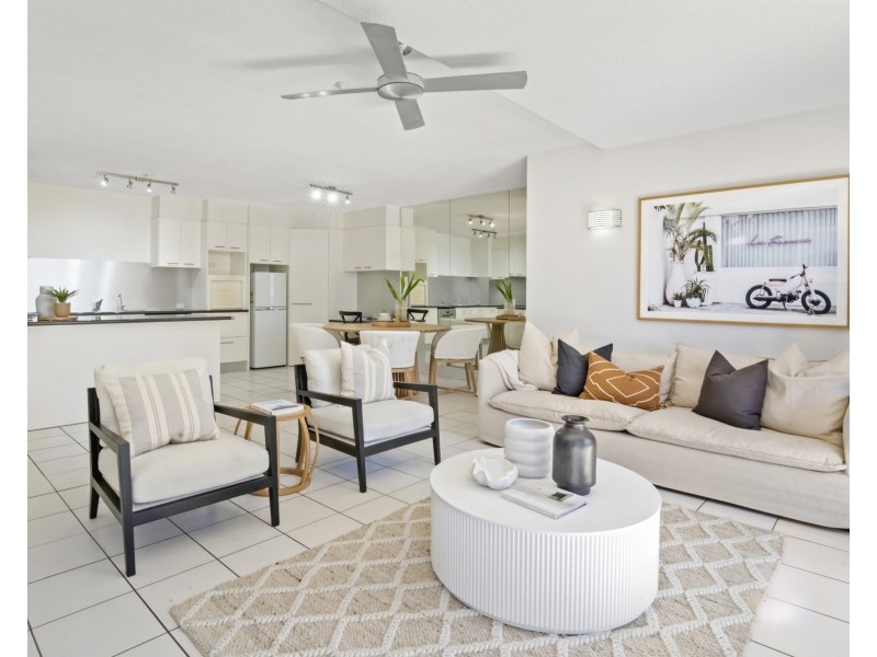 2/828 Pacific Parade, Currumbin QLD 4223