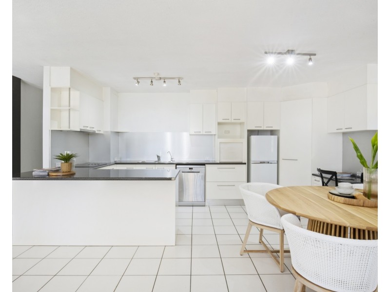 2/828 Pacific Parade, Currumbin QLD 4223