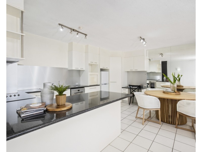 2/828 Pacific Parade, Currumbin QLD 4223